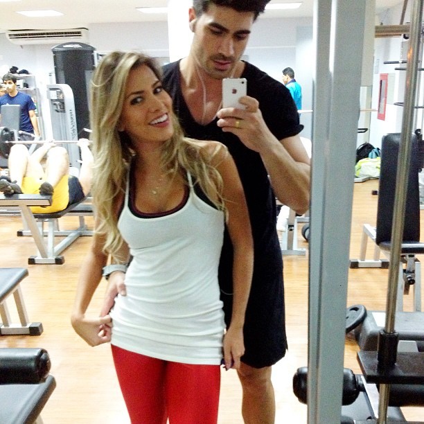 Ex-BBBs Adriana e Rodrigão em academia (Foto: Instagram/ Reprodução)