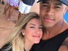 Léo Santana nega noivado com Lorena Improta: 'Anel de compromisso'