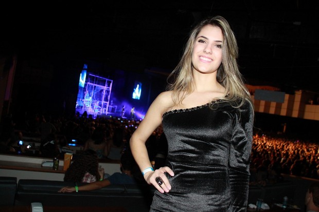 Jade Magalhães, namorada de Luan Santana, assiste a show dele no Rio (Foto: Graça Paes/Foto Rio News)