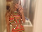 Claudia Leitte usa look colorido para comemorar o aniversário do marido