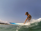 Angela Sousa em foto de surfe: 'Quer nada além de alguém que a trate bem'