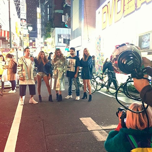 Di Ferrero, Carolina Oliveira e Sasha fotografam no Japão (Foto: Reprodução/Instagram)