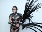 Carla Prata usa tapa-sexo e fantasia inovadora em gravação de carnaval
