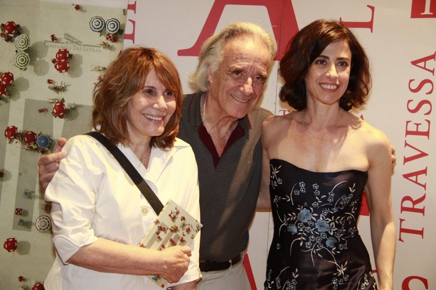 Fernanda Torres, maestro João Carlos Martins e Renata Sorrah no lançamento do livro de Fernanda Torres (Foto: Isac Luz / EGO)