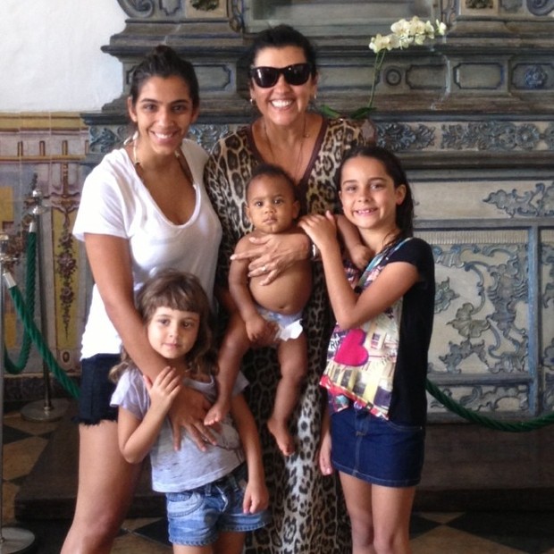 Regina Casé e filhos (Foto: Instagram / Reprodução)