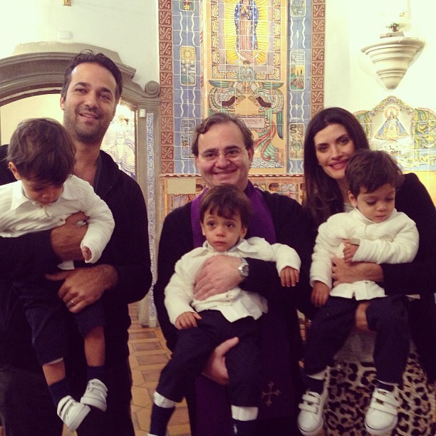 Isabella Fiorentino com os trigêmeos Bernardo, Lorenzo e Nicholas (Foto: Instagram/ Reprodução)
