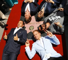 Integrantes do Backstreet Boys ganham estrela na Calçada da Fama em Hollywood (Foto: Imeh Akpanudosen/Getty Images)