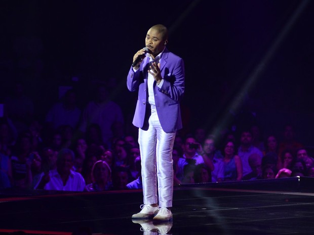 Pedro Lima canta na final do ‘The Voice Brasil’, no Rio (Foto: Roberto Teixeira/ EGO)