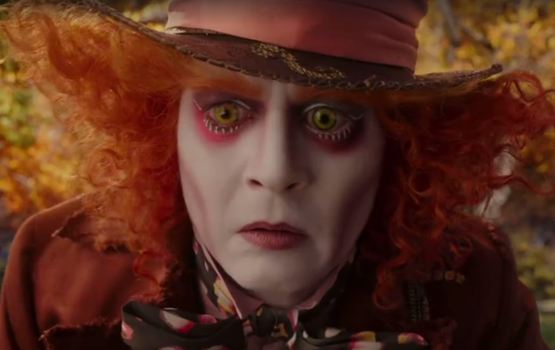 Johnny Depp no filme Alice Através do Espelho (Foto: Reprodução/Youtube)
