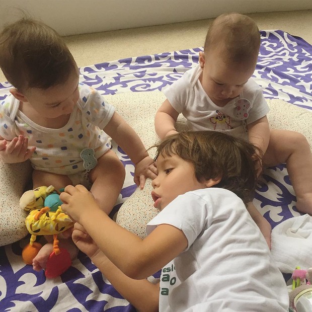 Pedro Scooby mostra os filhos com Luana Piovani, Ben, Dom e Liz (Foto: Reprodução/Instagram)
