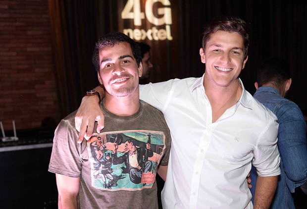 Thiago Martins e Klebber Toledo (Foto: Ari Kaye/Divulgação)