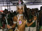 Ivi Pizzott usa look ousado para ir a ensaio de escola de samba em SP