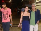 Acompanhados, Caetano Veloso e Paula Burlamaqui assistem a musical