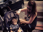 Nathalia Dill posta foto de Carolinie Figueiredo com o filho