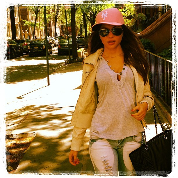 Maria Melilo andando pelas ruas de Nova York (Foto: Reprodução/Instagram)