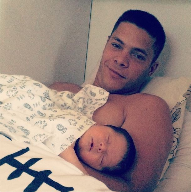 Carol Vieira posta foto de Walter Bandeira com o filho (Foto: Instagram/Reprodução)