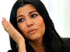 Kourtney Kardashian chora após ver fotos de ex com antiga namorada