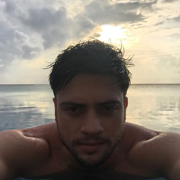 Rodrigo Godoy curte piscina de hotel nas Maldivas (Foto: Instagram/ Reprodução)