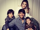 Kaká posta foto com a mulher, Carol Celico, e os filhos