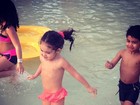 Ainda de férias, Tânia Mara posta foto da filha curtindo piscina