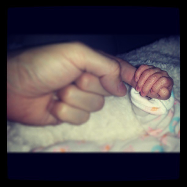 Kiko posta foto de mãozinha de bebê e se declara (Foto: Reprodução/Instagram)