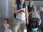 Matthew McConaughey volta aos EUA após férias no Brasil