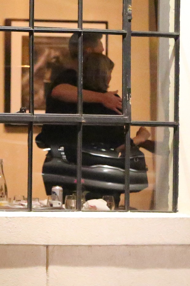 Taylor Swift e Tom Hiddleston em noite romântica (Foto: AKM-GSI)