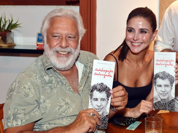 Antônio Fagundes e a namorada, Alexandra Martins, em estreia de peça no Rio (Foto: Cristina Granato/ Divulgação)