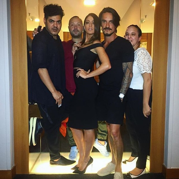 Carol Castro com sua equipe de beleza e moda (Foto: Reprodução/Instagram)