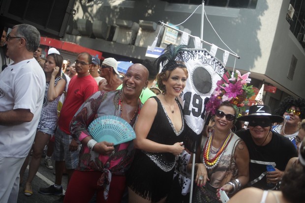 Leandra Leal no Bloco da Bola Preta no Centro do Rio de Janeiro (Foto: Vinicius Eduardo/AgNews)