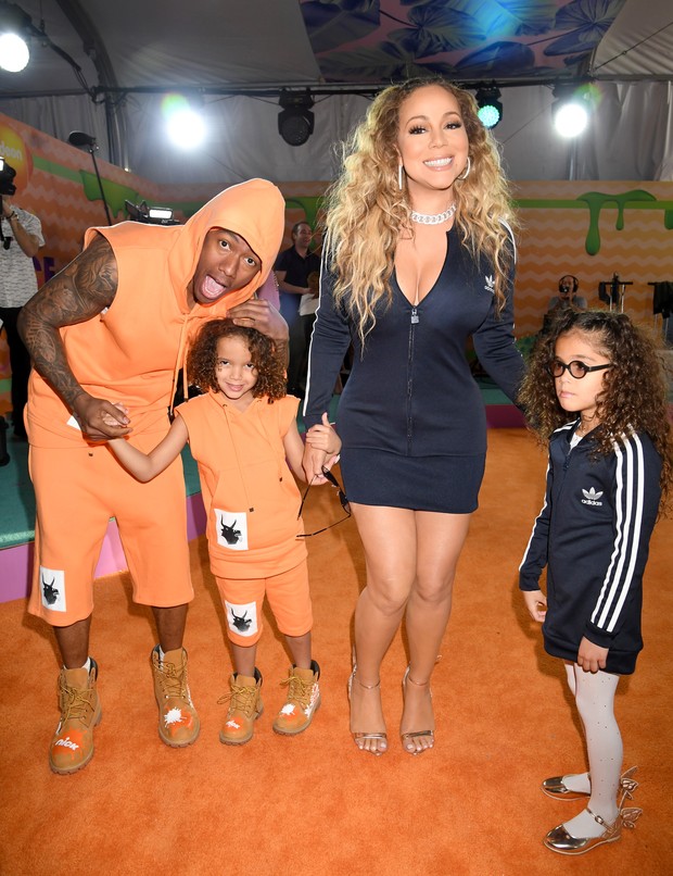 Nick Cannon e Mariah Carey com os filhos, Monroe e Moroccan, no Kids Choice Awards (Foto: Getty Images)