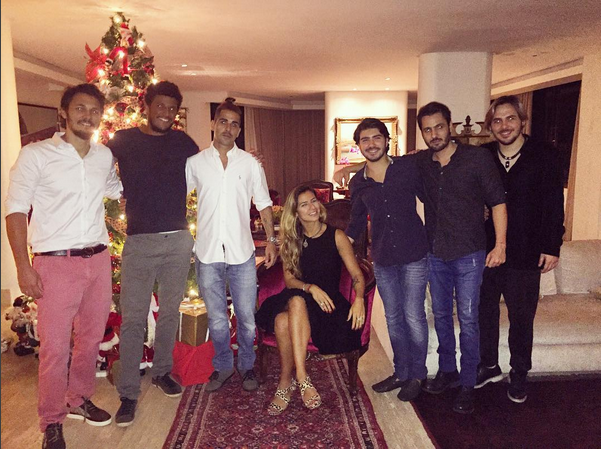 Paula Morais no Natal em que descobriu a gravidez com a família (Foto: Reprodução/Instagram)
