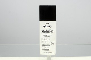 O shampoo que promete alisar os cabelos em 20 minutos (Foto: Celso Tavares/EGO)