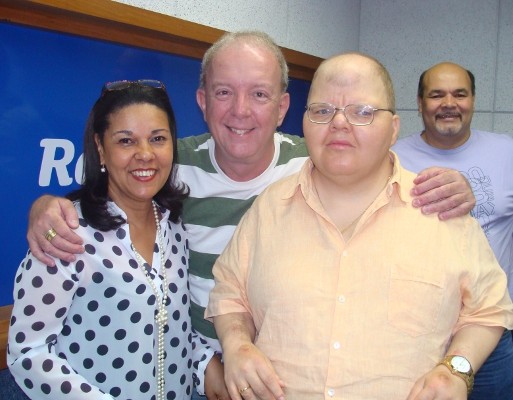 Rafael Soares, ao lado do radialista Roberto Canázio (Foto: Rádio Globo/ Divulgação)
