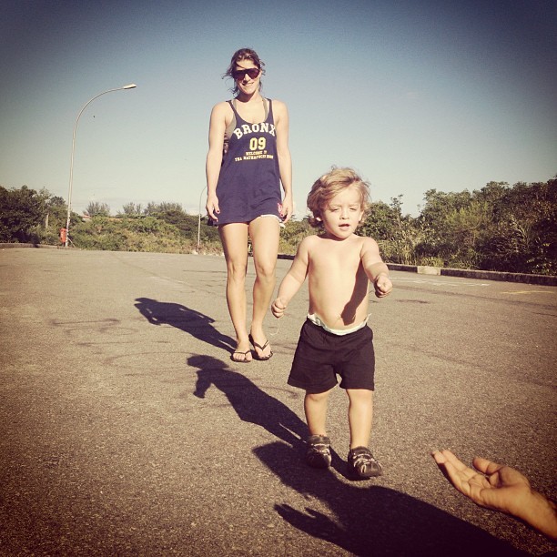 Priscila Fantin começa o dia com passeio ao lado do filho (Foto: Reprodução/Instagram)