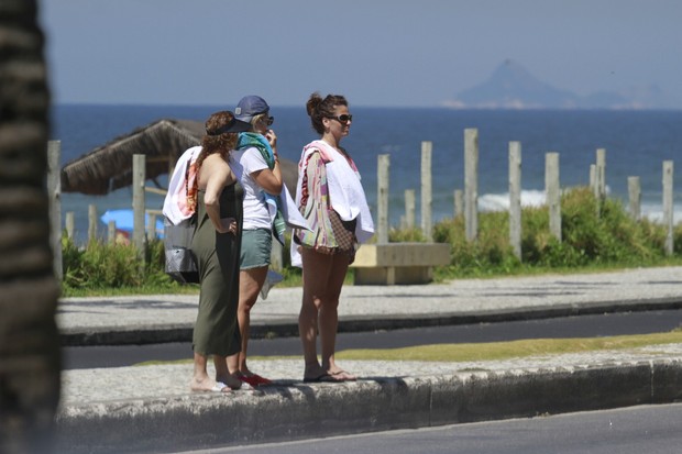 Giovanna Antonelli na praia da Barra da Tijuca, RJ (Foto: Dilson Silva / Agnews)