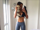 Mari Gonzalez posta selfie de top e exibe barriga impecável 