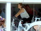 Juliana Didone faz aula de spinning na Barra da Tijuca, no Rio