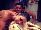 Gracyanne Barbosa e Belo posam com seus cachorros de estimação