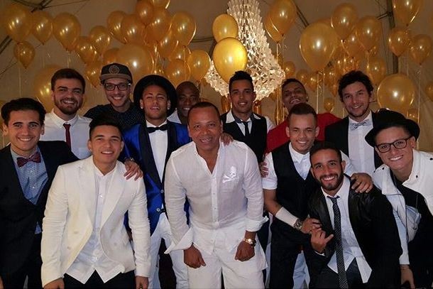 Neymar com amigos (Foto: reprodução/instagram)