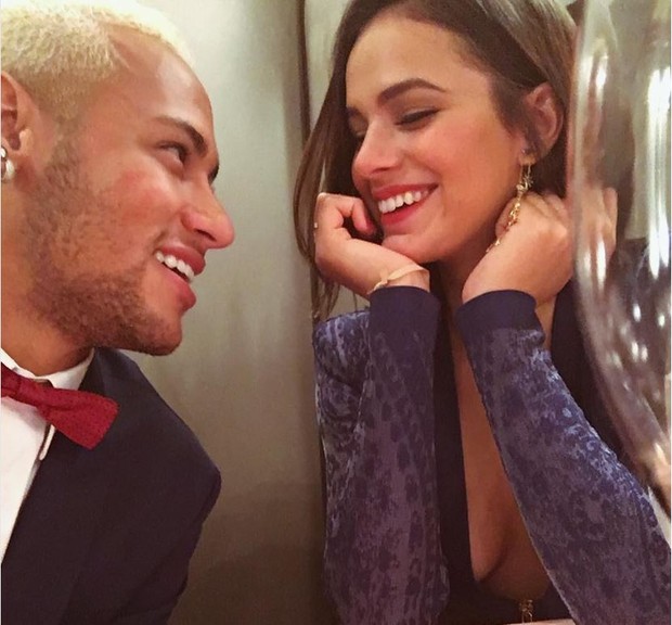 Neymar e Bruna Marquezine em foto compartilhada na web pela atriz antes de tornar seu Instagram como privado (Foto: Reprodução/Instagram)