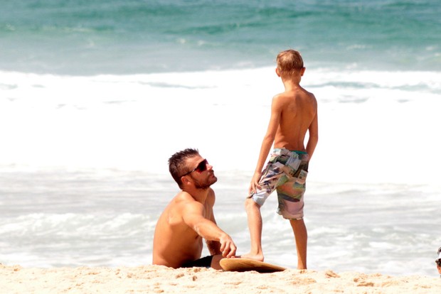 Rodrigo Hilbert e o filho (Foto: AgNews / AgNews)