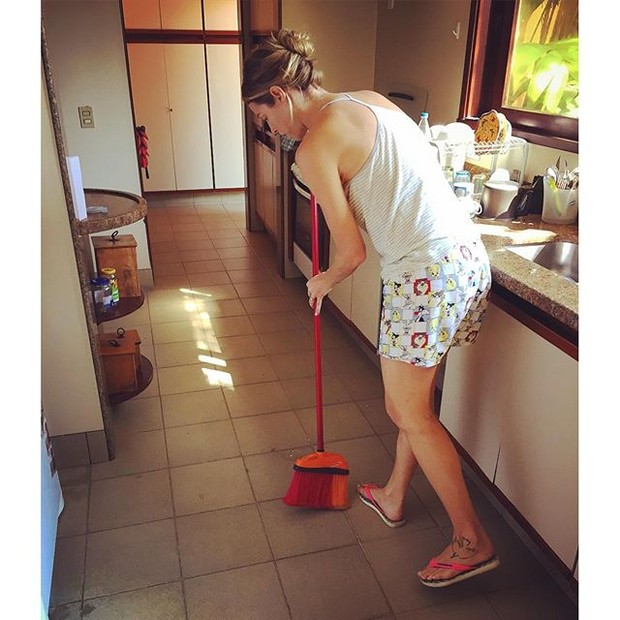 Pedro Scooby mostra Luana Piovani como dona de casa (Foto: Instagram/Reprodução)