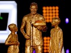 David Beckham e os filhos se ‘transformam em ouro’ em premiação
