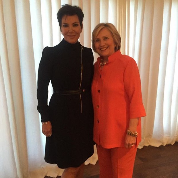 Kris Jenner posa com Hillary Clinton (Foto: Instagram/ Reprodução)