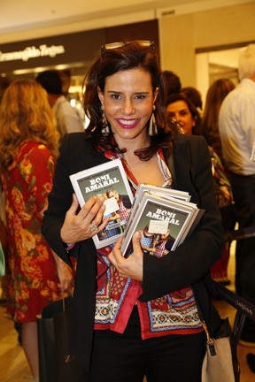 Narcisa no lançamento do livro de Boni e Ricardo Amaral (Foto: Léo Marinho/Felipe Assumpção/AgNews)
