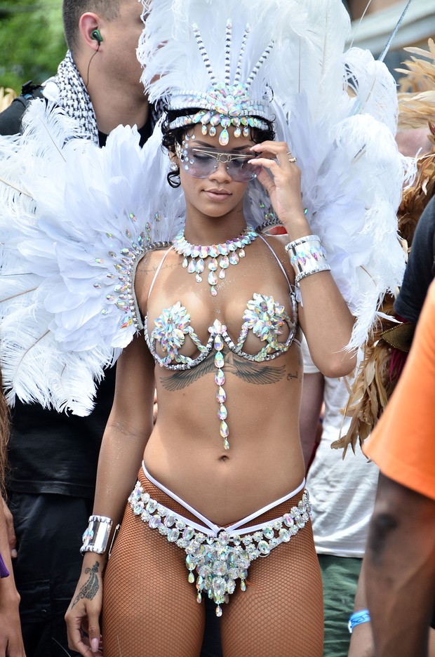 Rihanna no carnaval de Barbados (Foto: AKM-GSI BRASIL / Splash News)