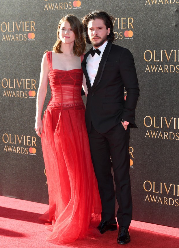 Rose Leslie e Kit Harington no Olivier Awards, em Londres (Foto: Getty Images)
