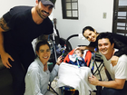 Adriana Sant'Anna e Rodrigão visitam Joaquim, garoto com doença rara