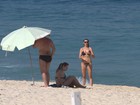 Mônica Martelli mostra corpo enxuto em dia de praia